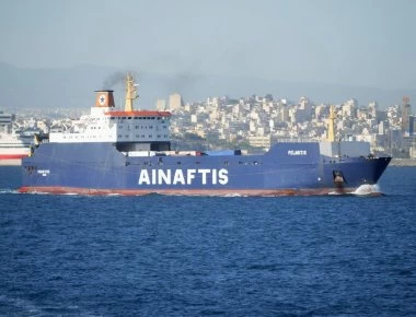 Δείτε τους εντυπωσιακούς ελιγμούς που έκανε το πλοίο Πελαγίτης στο λιμάνι της Χίου (βίντεο)